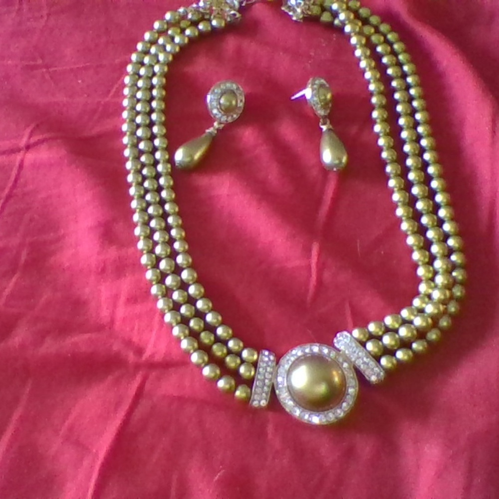 Elegant 3-row simulated pearl necklace & earrings!